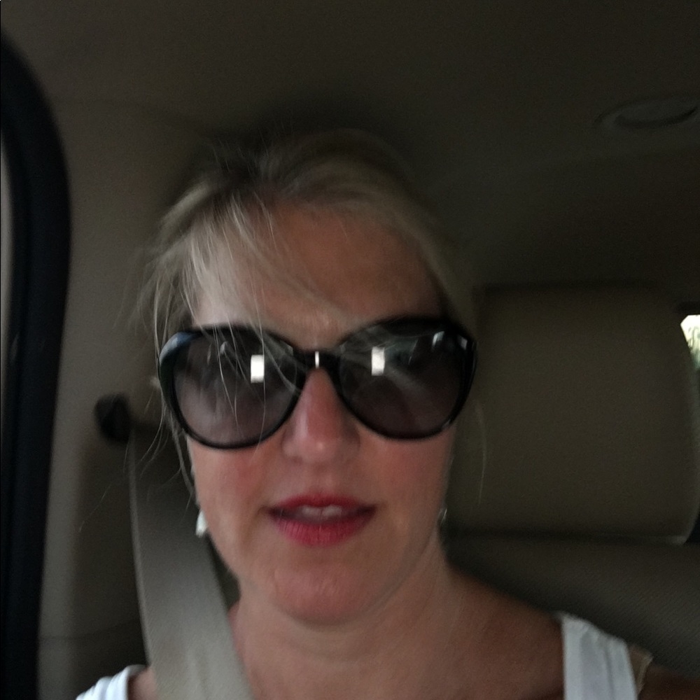 Meet your Posher, Liz